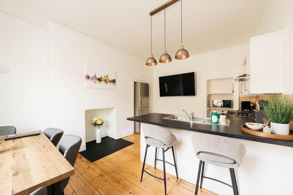 Central 4-Bed House, 10 Min Walk To Sights Bath Esterno foto